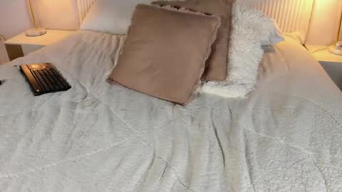 Susan online show from April 21, 2026, 1:42 am