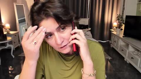 Ana online show from November 17, 2025, 1:28 pm