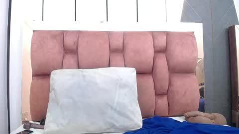 arianna pearl online show from April 18, 2026, 1:59 pm