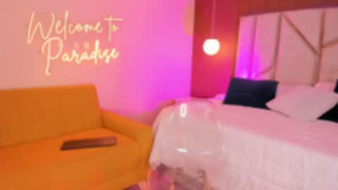 Snapshot of arianna_suarez1 chatting on March 4, 2025, 11:00 pm Arianna online show from March 4, 2025, 11:00 pm