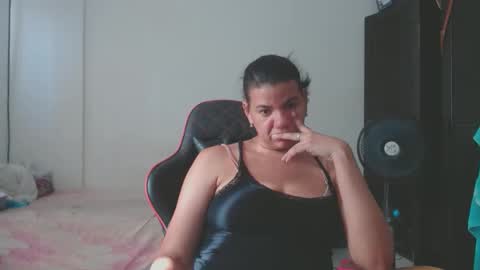 Snapshot of ariannaloovel chatting on February 18, 2026, 9:33 pm ariannaloovel online show from February 18, 2026, 9:33 pm