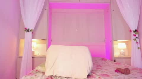 ariannavega_ online show from July 4, 2026, 12:11 pm