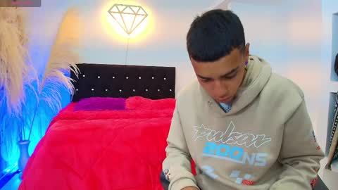 ariatna_andy online show from April 18, 2026, 7:07 pm