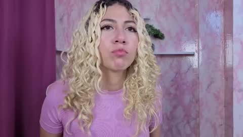 Ari Bunnie  online show from December 22, 2025, 11:35 pm