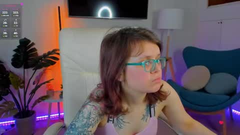 Snapshot of ariell_mini chatting on April 22, 2026, 5:54 am Ariell Mini online show from April 22, 2026, 5:54 am