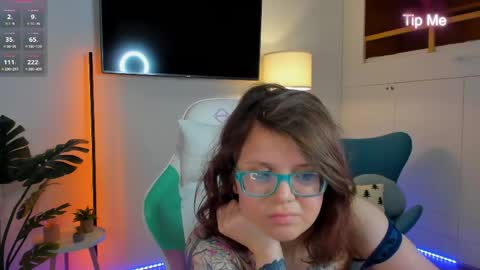 Snapshot of ariell_mini chatting on May 8, 2026, 11:37 am Ariell Mini online show from May 8, 2026, 11:37 am