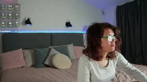 Snapshot of ariell_mini chatting on May 30, 2026, 6:21 am Ariell Mini online show from May 30, 2026, 6:21 am