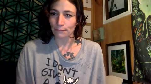 Snapshot of arielwyld chatting on December 4, 2024, 4:54 am ariel  colin when hes here online show from December 4, 2024, 4:54 am