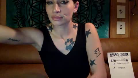 Snapshot of arielwyld chatting on December 30, 2024, 12:54 am ariel  colin when hes here online show from December 30, 2024, 12:54 am