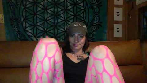 Snapshot of arielwyld chatting on January 15, 2025, 4:04 am ariel  colin when hes here online show from January 15, 2025, 4:04 am