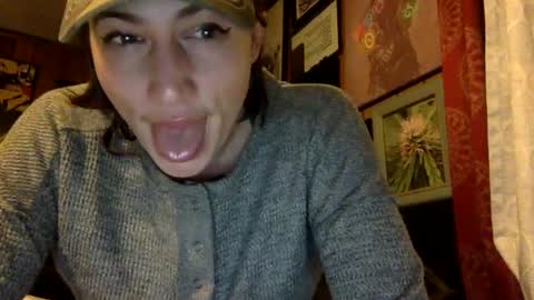 Snapshot of arielwyld chatting on January 30, 2025, 1:22 am ariel  colin when hes here online show from January 30, 2025, 1:22 am