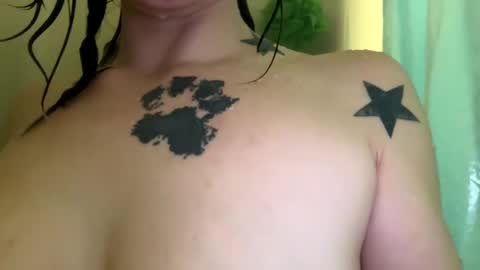 Snapshot of arielwyld chatting on February 24, 2025, 4:27 am ariel  colin when hes here online show from February 24, 2025, 4:27 am