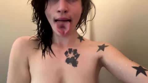 Snapshot of arielwyld chatting on February 27, 2025, 2:00 pm ariel  colin when hes here online show from February 27, 2025, 2:00 pm