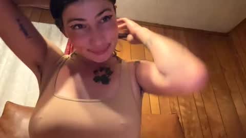 Snapshot of arielwyld chatting on October 22, 2025, 12:55 am ariel  colin when hes here online show from October 22, 2025, 12:55 am