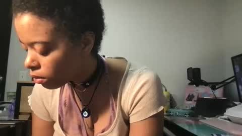 Snapshot of ariessisbetter chatting on March 25, 2026, 9:43 pm ariessisbetter online show from March 25, 2026, 9:43 pm