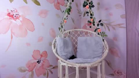 Snapshot of arietta_skinny chatting on February 1, 2026, 12:04 pm Arietta online show from February 1, 2026, 12:04 pm