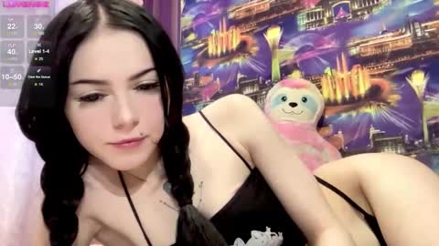 Snapshot of arina_rose chatting on December 18, 2024, 6:32 am Arinka online show from December 18, 2024, 6:32 am
