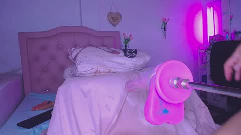 Snapshot of arishott chatting on May 18, 2026, 4:07 am ArisSPEED UP MY FUCK MACHINE AND MAKE ME CUM online show from May 18, 2026, 4:07 am