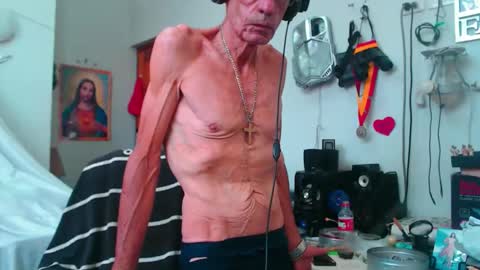 armaduradeacero online show from November 17, 2025, 6:35 pm