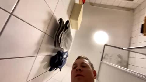 armyskater32 online show from December 17, 2025, 2:45 pm