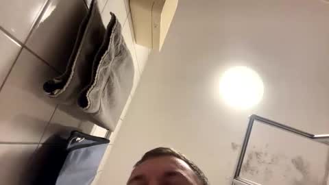 armyskater32 online show from December 18, 2025, 10:27 pm