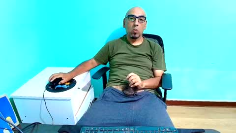 arnelux72 online show from August 4, 2026, 5:21 am