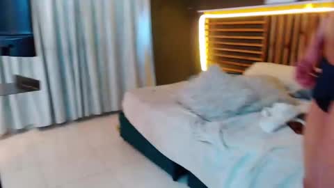 Arnold online show from November 14, 2025, 9:35 pm