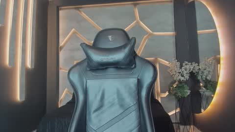 Arohom Lester online show from November 5, 2025, 10:48 am