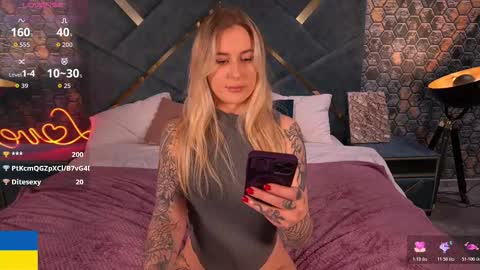 AROLINA online show from October 28, 2025, 10:01 pm