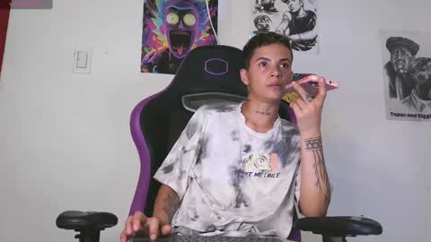 Snapshot of aron739_ chatting on December 16, 2024, 5:00 pm Aron online show from December 16, 2024, 5:00 pm