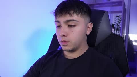 aron__cooper online show from February 6, 2026, 11:41 pm