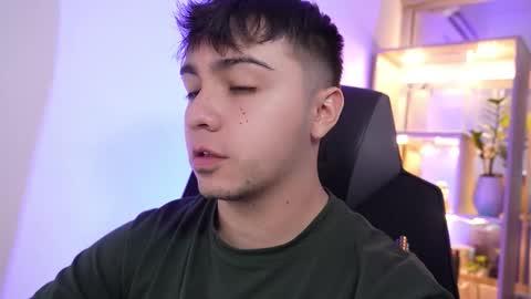 aron__cooper online show from February 10, 2026, 1:32 am