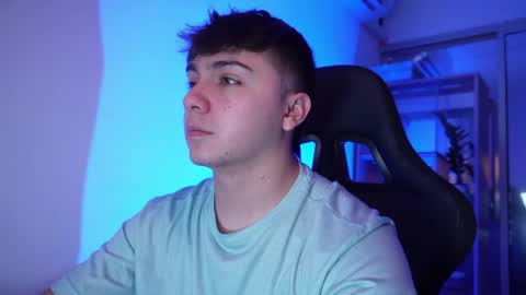 aron__cooper online show from April 3, 2026, 2:37 pm