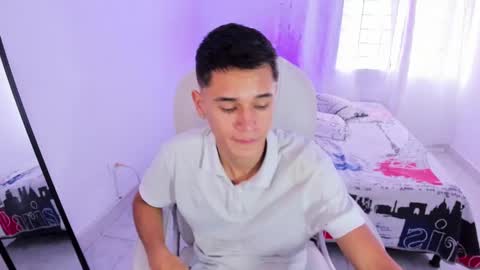 Snapshot of aron_boyy chatting on September 17, 2025, 7:37 pm Aaron online show from September 17, 2025, 7:37 pm