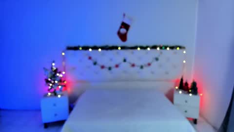 Aron cruz  online show from December 17, 2025, 1:28 pm