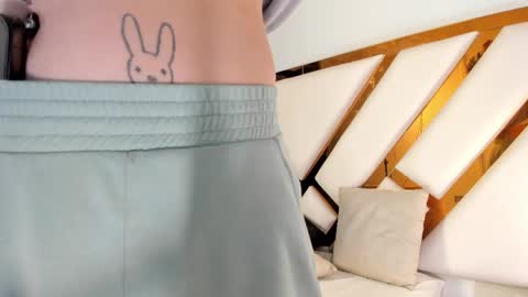 Aron cruz  online show from April 1, 2026, 1:01 pm