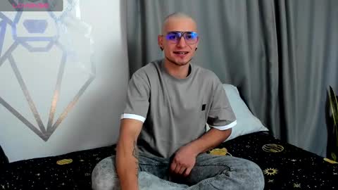 Aron Santoro online show from December 24, 2024, 11:33 pm