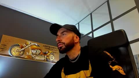 Snapshot of arongrant chatting on June 13, 2026, 8:45 am AronGrant online show from June 13, 2026, 8:45 am