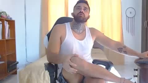 Snapshot of aronmiller404 chatting on December 19, 2024, 8:02 pm aronmiller online show from December 19, 2024, 8:02 pm