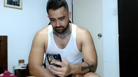 Snapshot of aronmiller404 chatting on September 23, 2025, 9:40 pm aronmiller online show from September 23, 2025, 9:40 pm