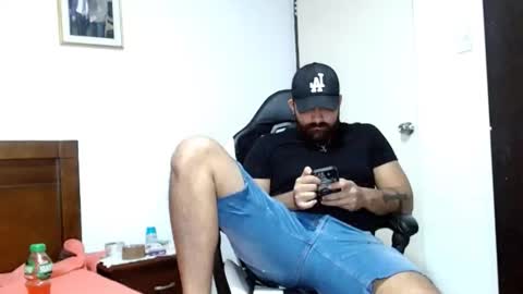 Snapshot of aronmiller404 chatting on October 21, 2025, 5:13 pm aronmiller online show from October 21, 2025, 5:13 pm