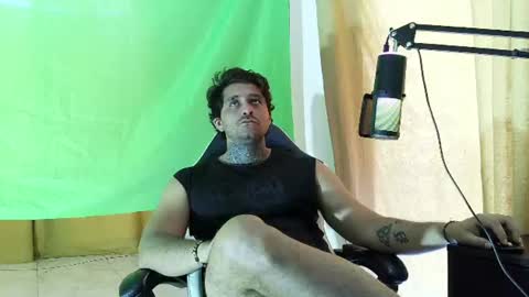Snapshot of aronmiller404 chatting on July 15, 2026, 2:44 pm aronmiller online show from July 15, 2026, 2:44 pm
