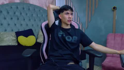 Snapshot of arontawers chatting on February 25, 2026, 9:24 pm Arontawers online show from February 25, 2026, 9:24 pm