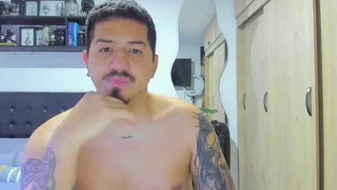 Snapshot of aronwilliams69 chatting on October 23, 2025, 12:32 am ARON Independent model online show from October 23, 2025, 12:32 am