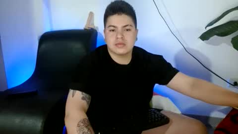 aroon_1923 online show from April 8, 2026, 2:33 am