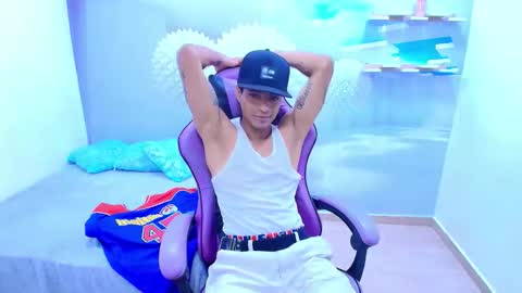 ARON LOPEZ online show from January 16, 2026, 12:25 am