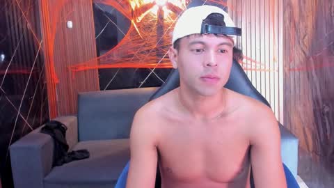 Aroon   online show from October 30, 2025, 8:31 pm