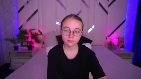 arrinawair online show from October 23, 2025, 7:51 am