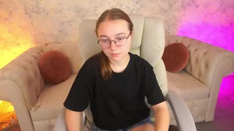 arrinawair online show from November 4, 2025, 8:35 am