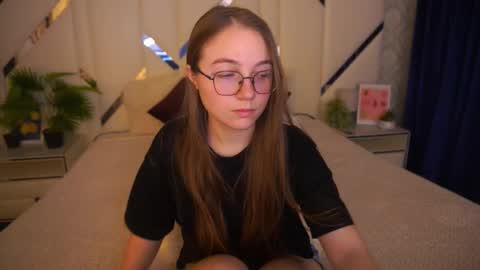 arrinawair online show from November 14, 2025, 9:08 am